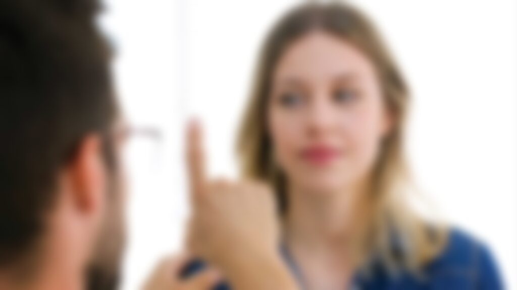 Manisa EMDR Terapisi (Göz Hareketleri ile Duyarsızlaştırma ve Yeniden İşleme), özellikle travma sonrası stres bozukluğu, panik atak, kaygı bozuklukları ve geçmiş yaşantıların etkilerinden kurtulmak isteyen bireyler için etkili bir terapi yöntemidir. Uzman Psikolog Sıla Bahçeci eşliğinde yürütülen bu süreçte, kişinin zihninde sıkışıp kalan olumsuz anılar, duygu ve düşünceler işlenerek daha sağlıklı bir şekilde anlamlandırılır.
EMDR terapisi, beynin doğal iyileşme mekanizmasını harekete geçiren çift yönlü uyarım tekniklerine dayanır. Göz hareketleri, dokunsal uyarılar ya da seslerle desteklenen bu yöntem sayesinde, travmatik anıların tetiklediği yoğun duygular azaltılır ve nötrleştirilir. Özellikle Manisa’da EMDR terapisi arayan bireyler için bu teknik, kısa sürede kalıcı rahatlama sağlaması açısından tercih edilmektedir.
EMDR sadece travma sonrası değil; özgüven sorunları, anksiyete, öfke kontrolü, fobiler, yeme bozuklukları ve depresyon gibi alanlarda da kullanılabilir. Seanslar, kişiye özel hedefler doğrultusunda yapılandırılır ve danışanın duygusal güvenliği ön planda tutulur.
Manisa EMDR terapisti olarak sunduğumuz bu özel yaklaşım, bireylerin geçmişin yükünden arınmasına, şimdiki zamanda daha huzurlu ve dengeli hissetmesine katkı sağlar. Psikolojik travmalarla baş etmekte zorlanıyorsanız, EMDR terapisi ile derin ve etkili bir dönüşüm yaşayabilirsiniz.
Detaylı bilgi ve randevu için bizimle iletişime geçebilirsiniz.