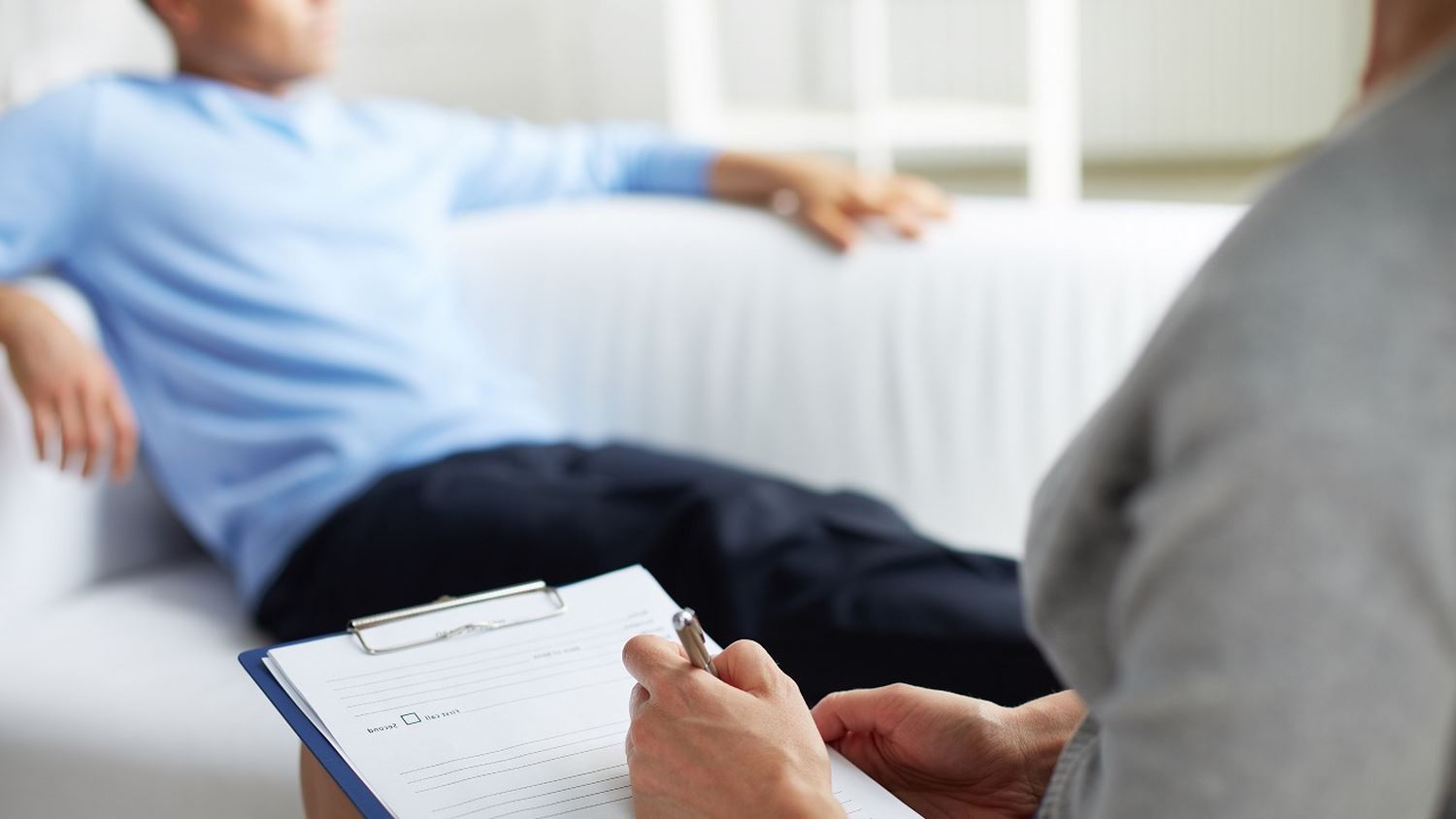 <strong>Manisa’da psikolojik destek</strong> arayan bireyler için sunulan danışmanlık hizmetleri; <strong>bireysel terapi</strong>, <strong>çift danışmanlığı</strong>, <strong>çocuk ve ergen psikolojisi</strong>, <strong>kişisel gelişim eğitimleri</strong> ve <strong>EMDR terapisi</strong> gibi alanları kapsamaktadır. Uzman Psikolog Sıla Bahçeci rehberliğinde yürütülen bu süreçte; <strong>depresyon</strong>, <strong>anksiyete</strong>, <strong>stres</strong>, <strong>öfke problemleri</strong> ve <strong>özgüven sorunları</strong> gibi konular profesyonel destekle ele alınır. Danışanlara özel terapi planları ile güvenli, gizli ve çözüm odaklı bir psikolojik danışmanlık hizmeti sunulmaktadır.